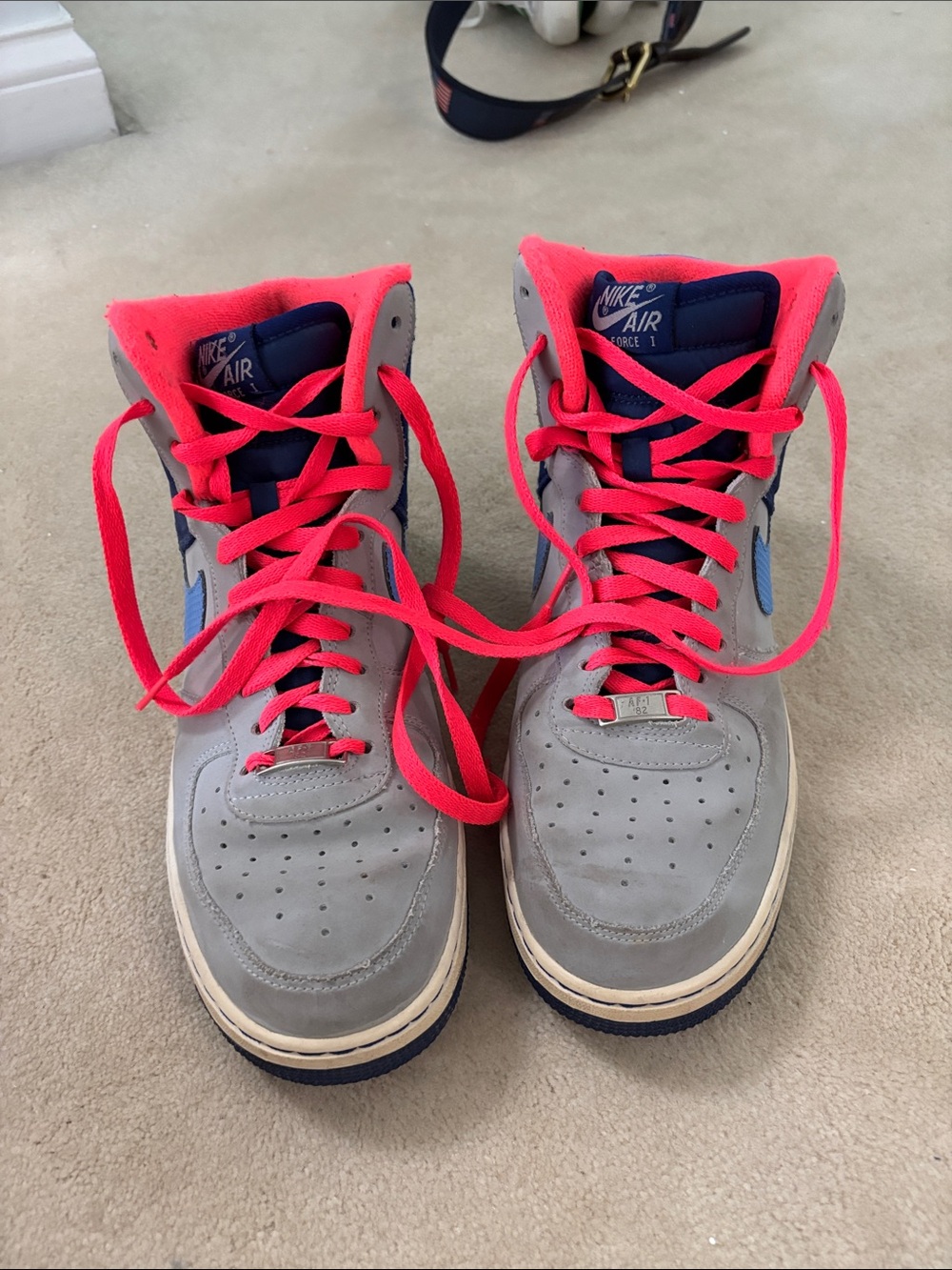 Nike Mens Air Force 1 High-Top Sneakers in Gray and Pink